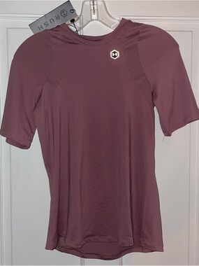 Under Armour Rush HeatGear Women’s Fitted Training Shirt Small NWT Mauve